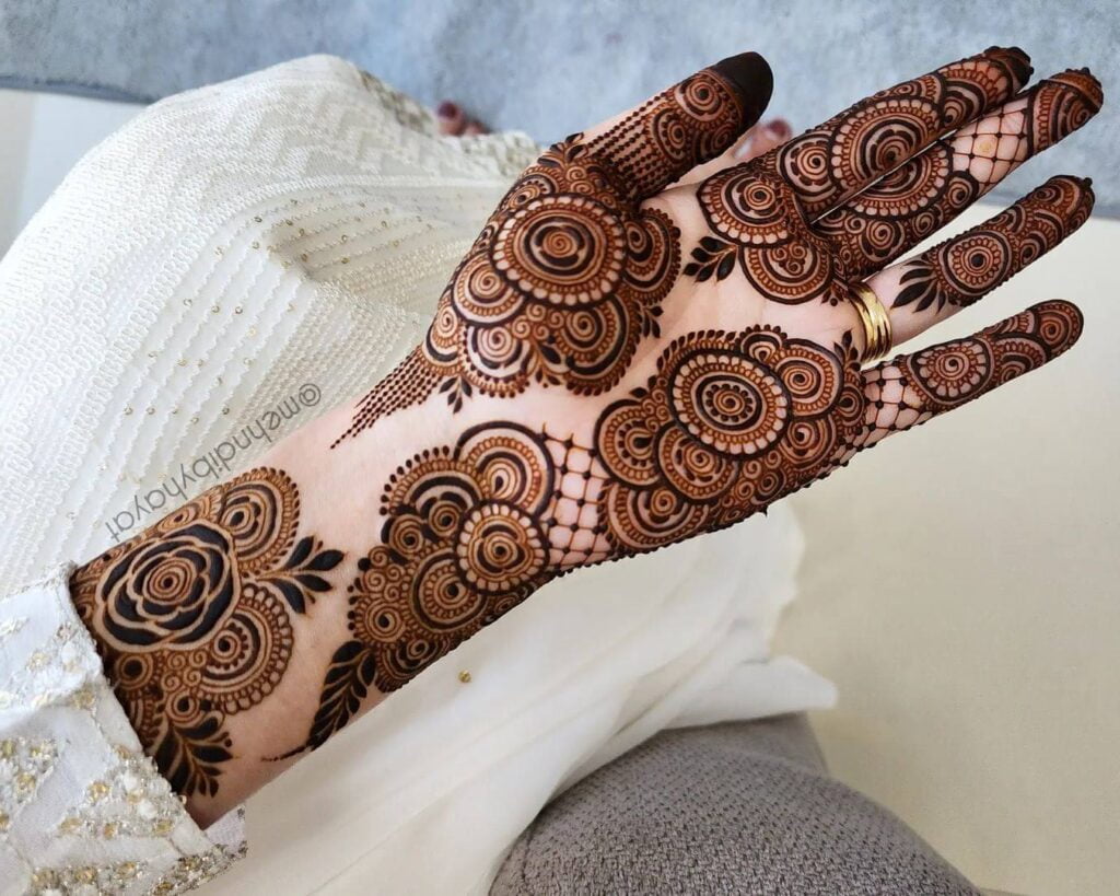 Alluring Floral and Mesh Mehandi Design with Lots of Spaces